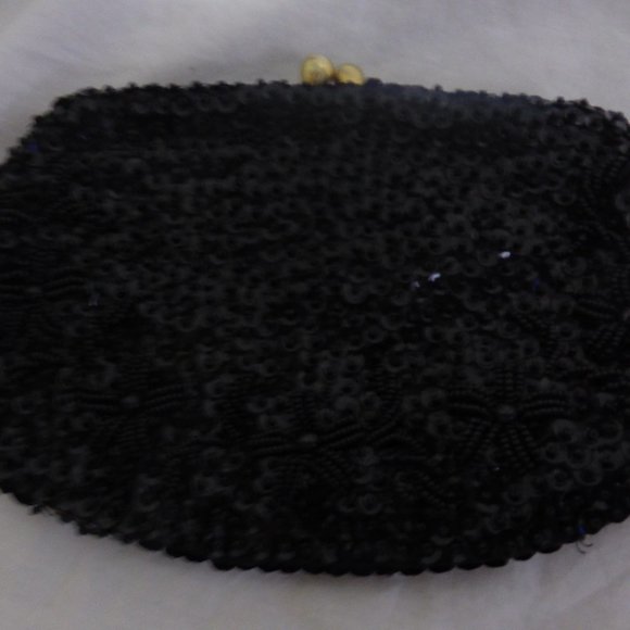 Coin / Change purse with carrying chain